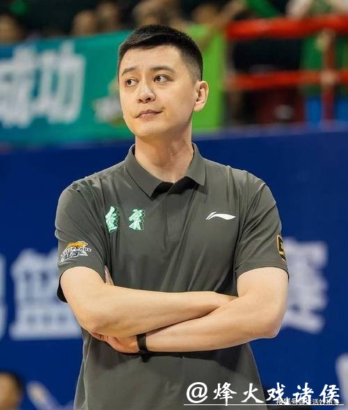 杨鸣直言篮协态度让教练难做,心疼张庆鹏杜锋承受巨大压力,希望他们照顾好自己身体健康 杨鸣直言篮协态度让教练难做,心疼张庆鹏杜锋承受巨大压力,希望他们照顾好自己身体健康